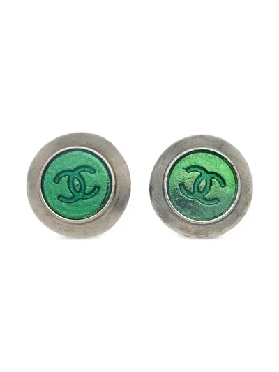 Pre-owned Chanel 1999 Cc Button Earrings In Silver