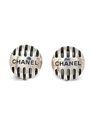 Pre-owned Chanel 1999 Cc Clip-on Earrings In Silver