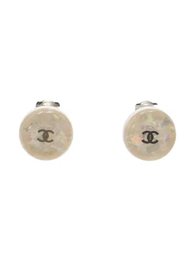 Pre-owned Chanel 1999 Cc Resin Clip On Earrings Costume Earrings In White