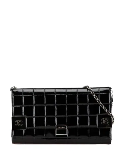 Pre-owned Chanel 2000-2002 Cc Chocolate Bar Patent Clutch On Chain Shoulder Bag In Black