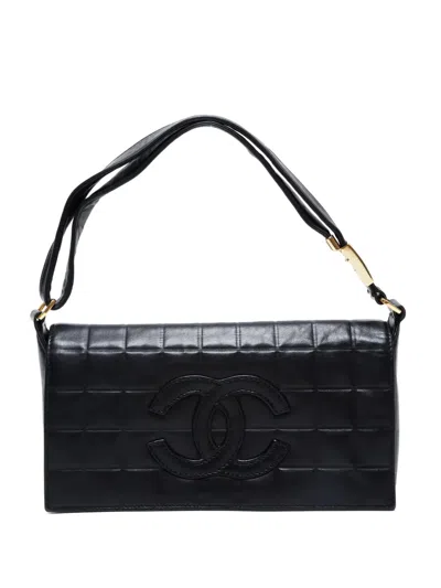Pre-owned Chanel 2000-2002 Choco Bar Matelassé-quilting Shoulder Bag In Black