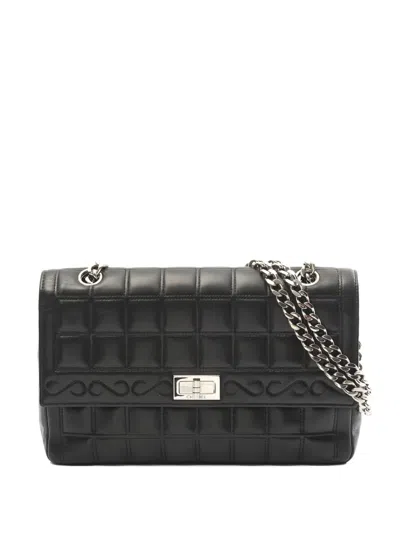 Pre-owned Chanel 2000-2002 Chocobar 2.55 Quilted Chain-strap Shoulder Bag In Black