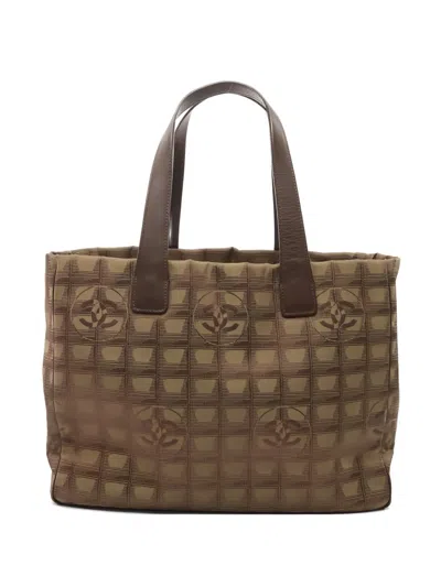 Pre-owned Chanel 2000-2002 Mm New Travel Line Tote Bag In Brown