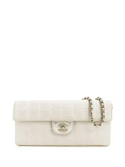 Pre-owned Chanel 2000-2002 New Travel Line East West Flap Shoulder Bag In White