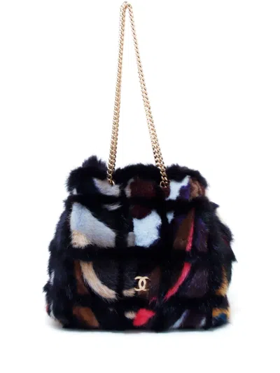 Pre-owned Chanel 2000 Abstract-pattern Cc-plaque Chain Shoulder Bag In Black