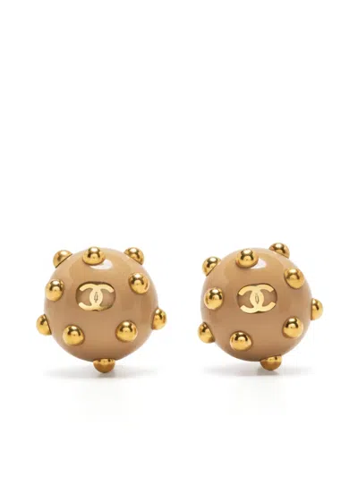 Pre-owned Chanel 2000 Cc Button Clip-on Earrings In Gold