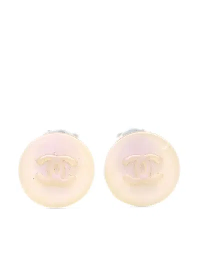 Pre-owned Chanel 2000 Cc Button Clip-on Earrings In White