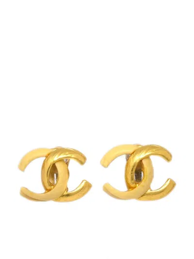 Pre-owned Chanel 2000 Cc Clip-on Earrings In Gold