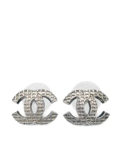 Pre-owned Chanel 2000 Cc Earrings In Silver