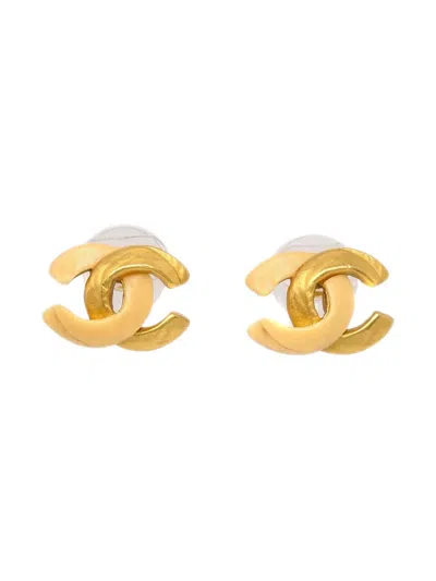 Pre-owned Chanel 2000 Interlocking Cc Earrings In Gold