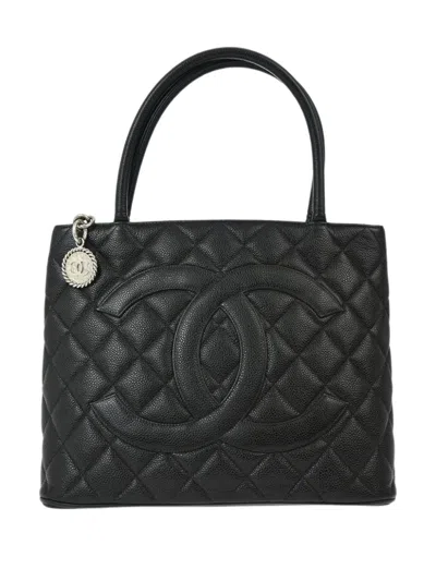 Pre-owned Chanel 2000 Medallion Tote Bag In 黑色