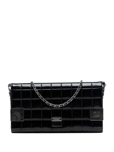 Pre-owned Chanel 2000-2002 Cc Chocolate Bar Patent Clutch On Chain Shoulder Bag In Black