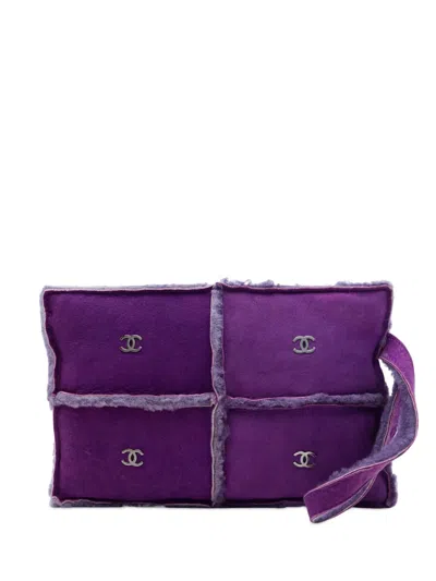 Pre-owned Chanel 2000-2002 Cc Suede And Shearling Clutch Bag In Purple
