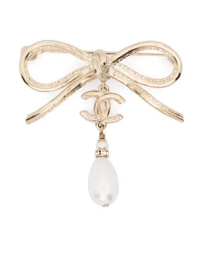 Pre-owned Chanel 2000s Cc Bow-detailed Brooch In Gold