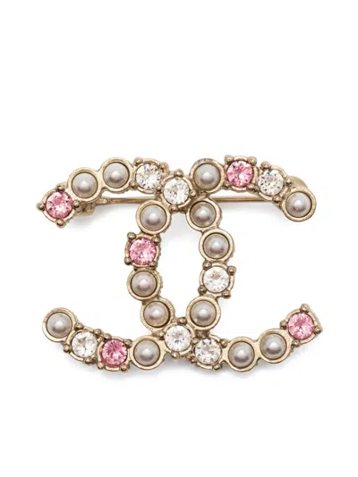 Pre-owned Chanel 2000s Cc Faux-pearl Crystal Embellished Brooch In Gold