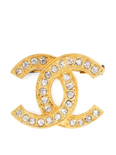 Pre-owned Chanel 2000s Cc Rhinestone-embellished Brooch In Gold