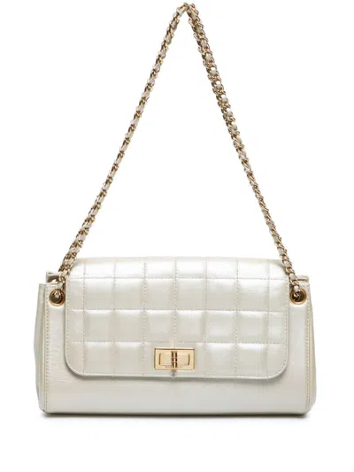 Pre-owned Chanel 2001-2002 2.55 Shoulder Bag In Gold