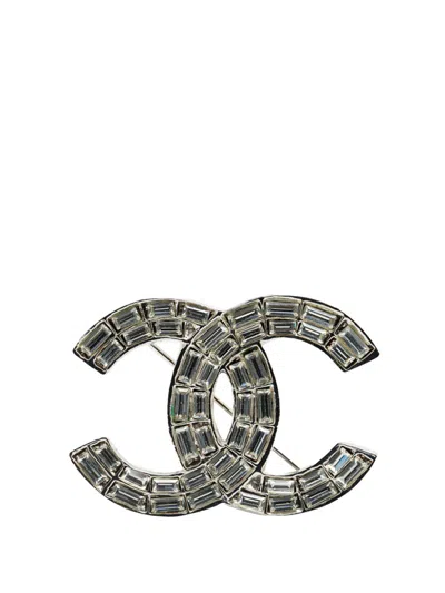 Pre-owned Chanel 2001 Brass Cc Crystal Costume Brooch In Silver