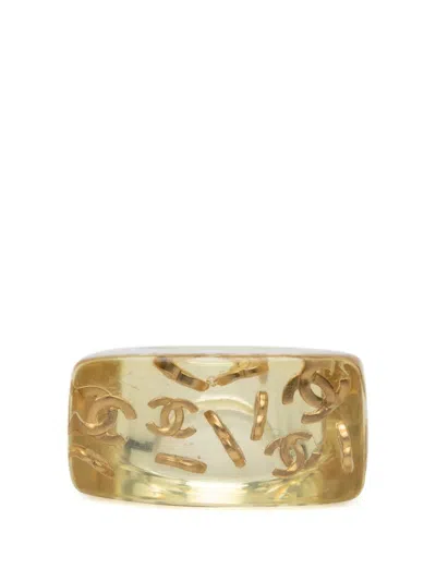 Pre-owned Chanel 2001 Cc Acrylic And Gold Plated Logo Ring Costume Ring