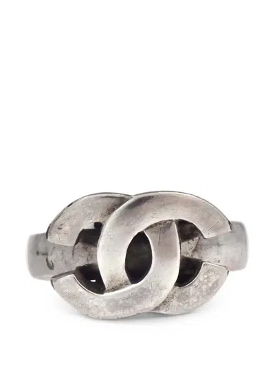 Pre-owned Chanel 2001 Cc Ring In Silver