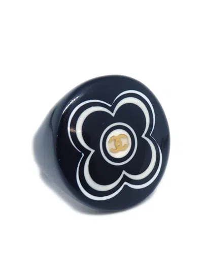 Pre-owned Chanel 2002 Camellia-print Cc-logo Ring In Black