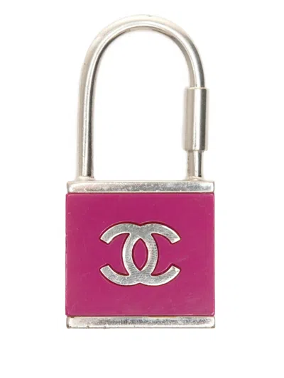 Pre-owned Chanel 2002 Interlocking Cc Padlock Keyring In Silver