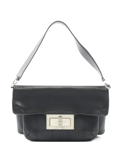 Pre-owned Chanel 2003-2004 Leather Shoulder Bag In Black