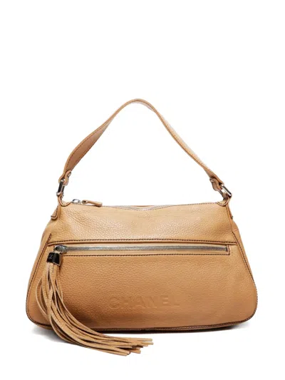 Pre-owned Chanel 2003-2004 Medium Fringe-detail Shoulder Bag In Neutral