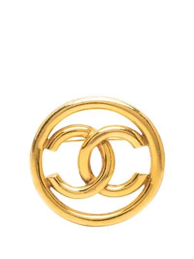 Pre-owned Chanel 2003 Cc Gold Plated Round Brooch Costume Brooch