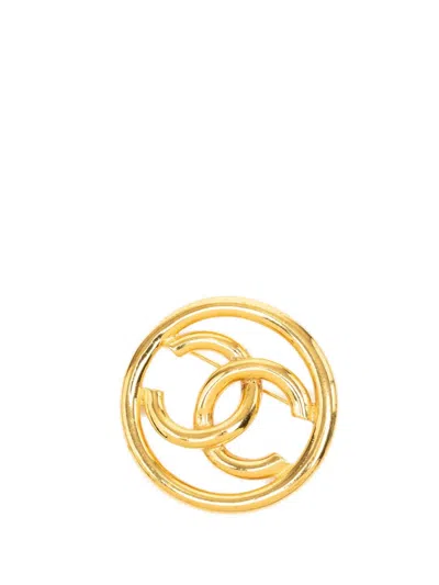 Pre-owned Chanel 2003 Cc Gold Plated Round Brooch Costume Brooch
