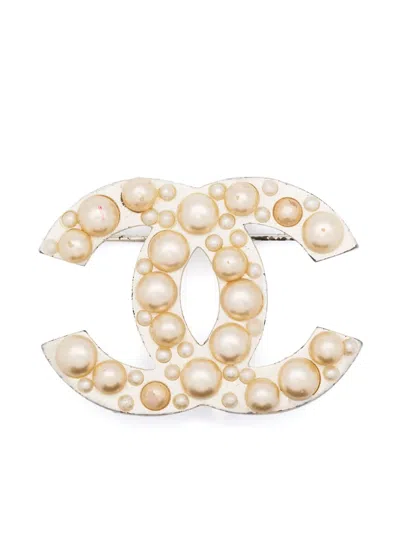 Pre-owned Chanel 2003 Cc-shaped Pearl-embellished Brooch In White