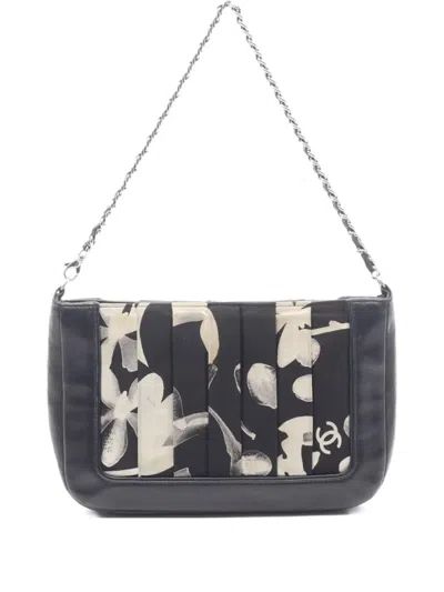 Pre-owned Chanel 2004-2005 Coco-mark Pleated Handbag In Black