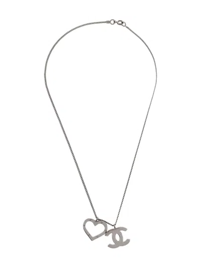 Pre-owned Chanel 2004 Cc Heart Chain Necklace In Silver