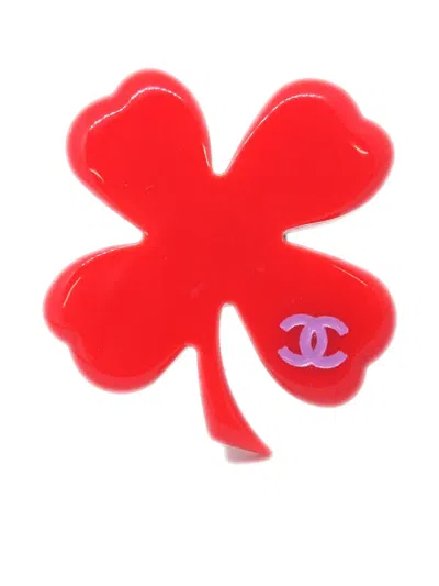 Pre-owned Chanel 2004 Clover Cc Brooch Pin In Red