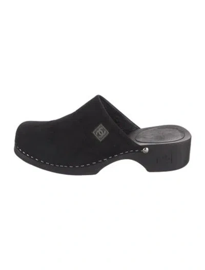 Pre-owned Chanel 2004 Interlocking Cc Logo Mules In Black
