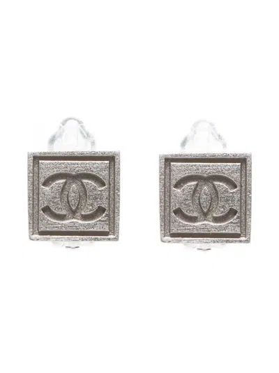 Pre-owned Chanel 2004 Interlocking Cc Square Earrings In Silver