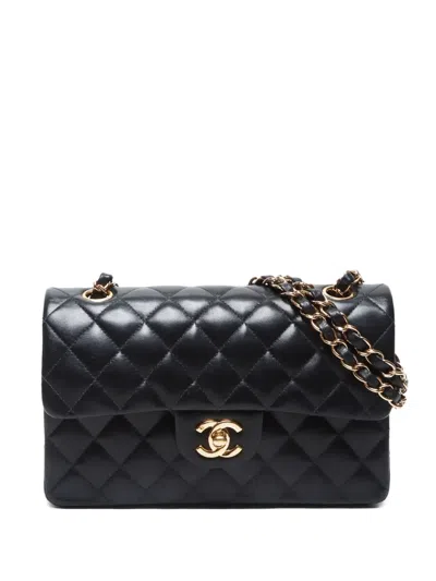 Pre-owned Chanel 2004 Matelasse Shoulder Bag In 黑色
