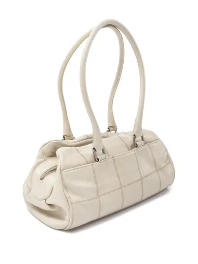 Pre-owned Chanel 2005-2006 Choco Bar Handbag In White