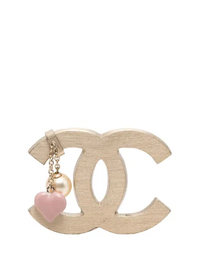 Pre-owned Chanel 2005 Cc Gold Plated Enamel Heart And Faux Pearl Brooch Costume Brooch