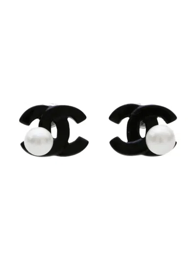 Pre-owned Chanel 2005 Interlocking Cc Faux-pearl Earrings In Black