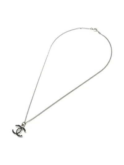 Pre-owned Chanel 2006 Interlocking Cc-pendant Necklace In Silver