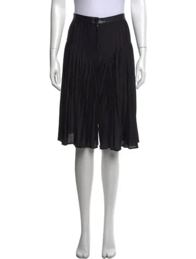 Pre-owned Chanel 2006 Knee-length Shorts In Black