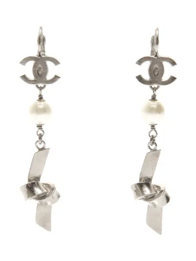 Pre-owned Chanel 2006 Pearl-embellishment Earrings In Silver