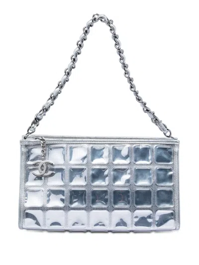 Pre-owned Chanel 2006-2008 Vinyl Ice Cube Pochette Shoulder Bag In Silver