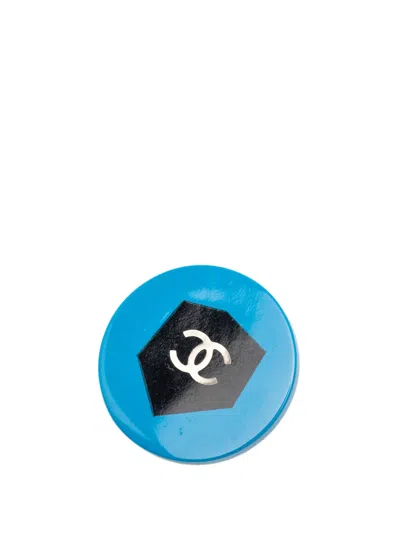 Pre-owned Chanel 2007 Cc Bicolor Resin Shield Round Brooch Costume Brooch In Black