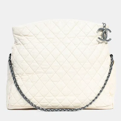 Pre-owned Chanel 2008-09 White Lambskin Quilted Paris-moscou Red Square Kremlin Tote