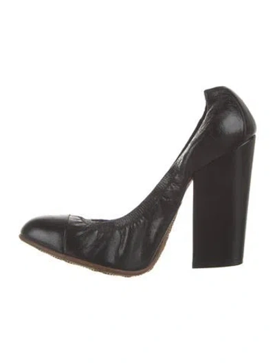 Pre-owned Chanel 2008 Interlocking Cc Logo Pumps In Black