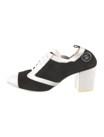 Pre-owned Chanel 2008 Interlocking Cc Logo Pumps In Multi
