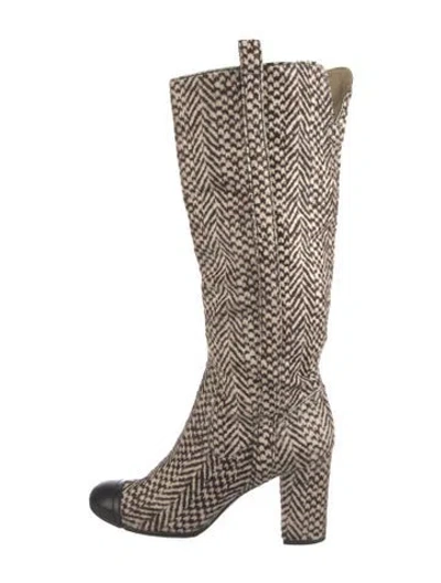 Pre-owned Chanel 2009 Interlocking Cc Logo Boots In Neutral