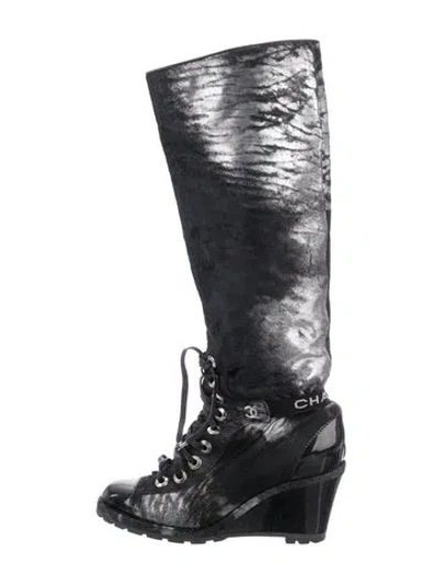Pre-owned Chanel 2009 Interlocking Cc Logo Lace-up Boots In Black/white